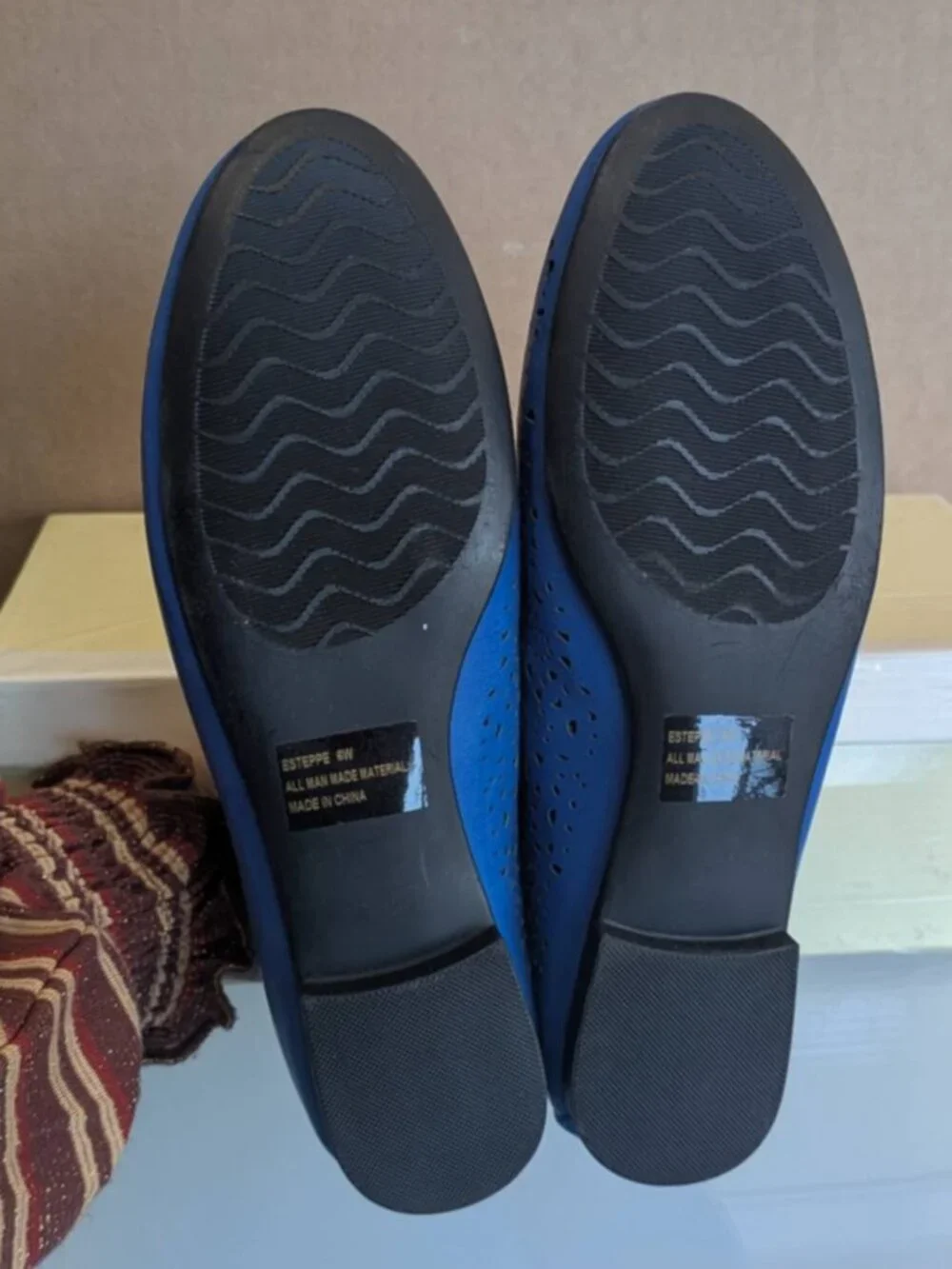 Annie Comfort brand blue laser-cut ballet flats, Size 6 - O
